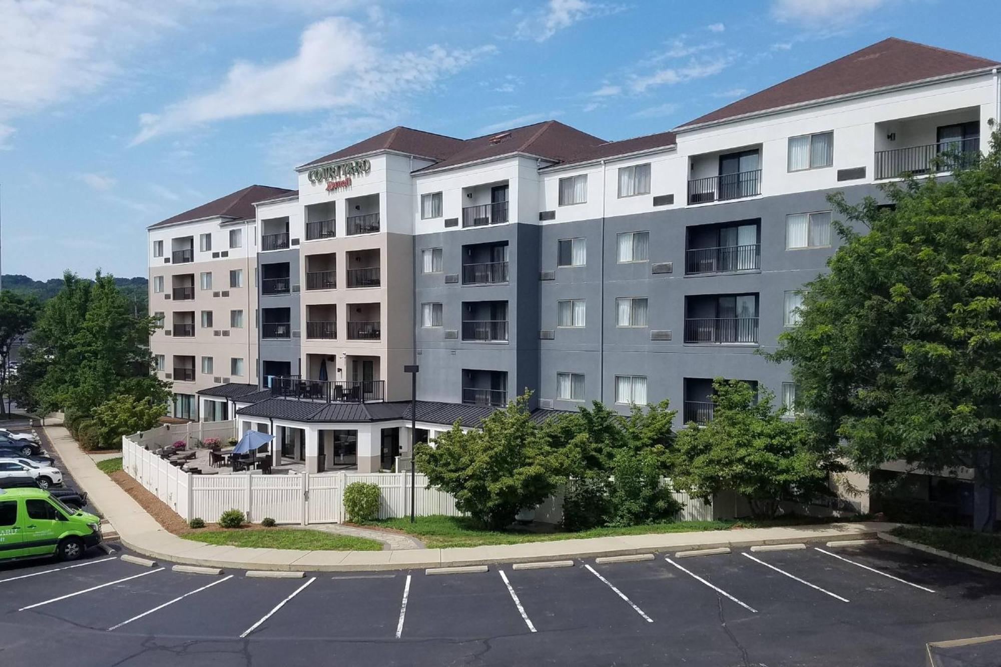 Courtyard By Marriott Norwich Hotel Exterior foto